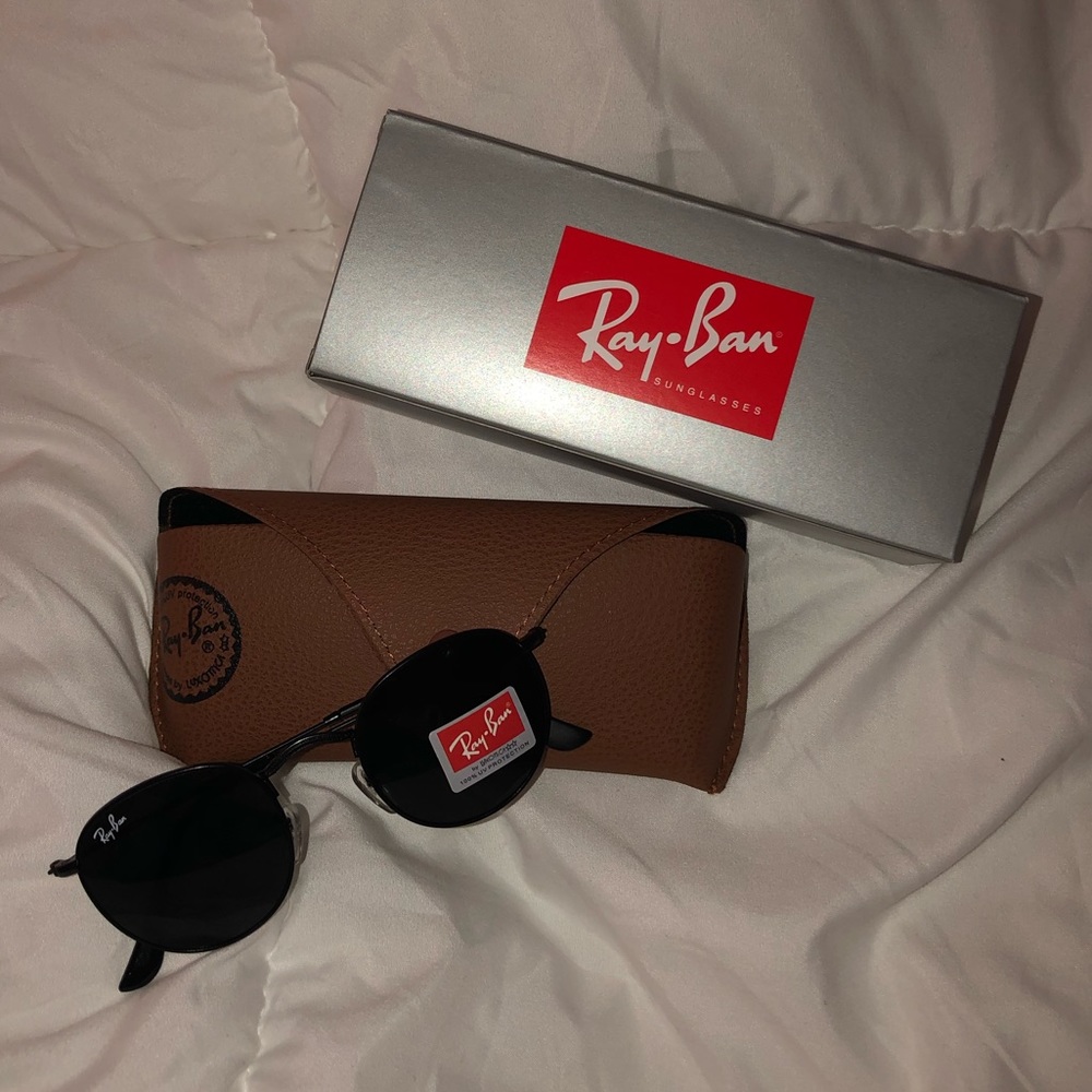 All black round flat ray ban sunglasses